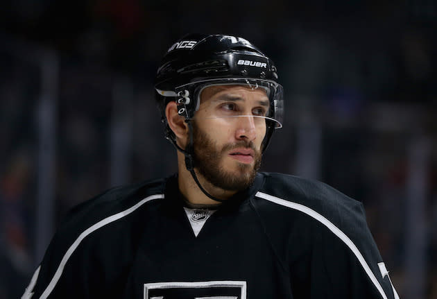 LOS ANGELES, CA – OCTOBER 14: Dwight King #74 of the Los Angeles Kings looks on against the Edmonton Oilers at Staples Center on October 14, 2014 in Los Angeles, California. (Photo by Jeff Gross/Getty Images)