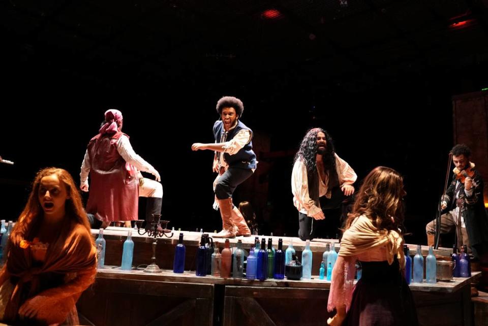 “La Sirenita” de Area Stage Company que recibe un tratamiento inmersivo en el Arsht Center.