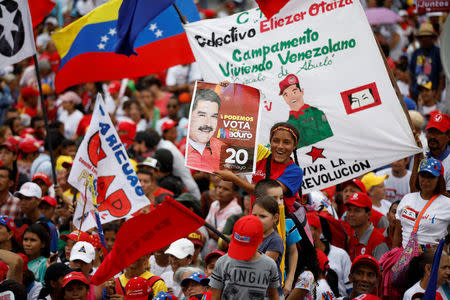 Supporters of Venezuela's President Nicolas Maduro attend his closing campaign rally in Caracas, Venezuela, May 17, 2018. REUTERS/Carlos Garcia Rawlins