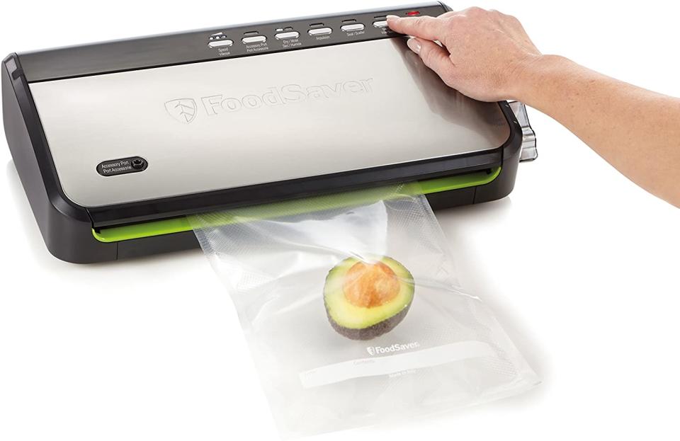 FoodSaver FFS005-033 Wedge with Roll Storage and Fresh Handheld Sealer. (Image via Amazon)