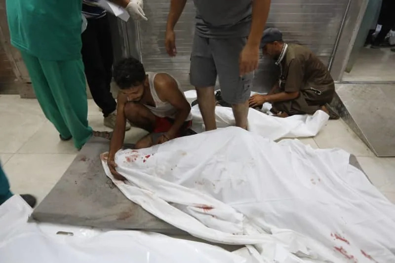 Palestinians mourn and grief around the dead bodies of Palestinians who were killed during the Israeli army's attack on Gaza, at Nasser hospital. Abed Rahim Khatib/dpa