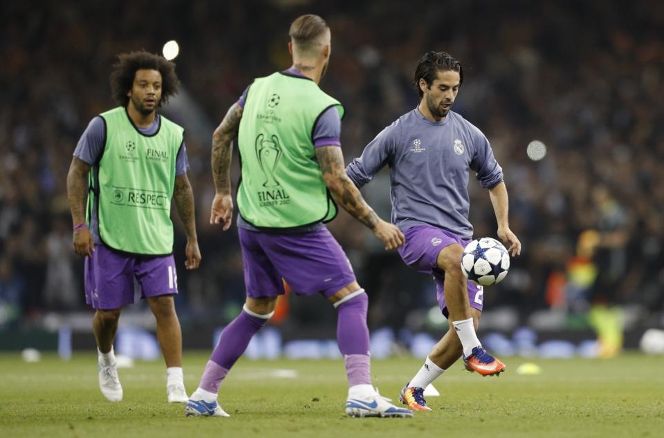 <p>Real Madrid’s Isco, Sergio Ramos and Marcelo warm up before the match </p>