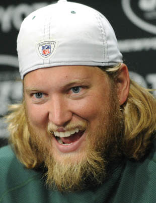 NY Jets All-Pro center Nick Mangold cheers on sister Holley as she