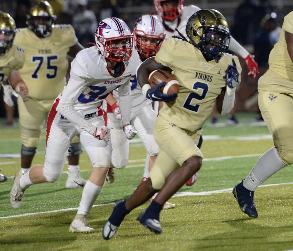 Spartanburg High School played Riverside High School in football at Spartanburg High School on Sept. 16, 2022.  Spartanburg's Drek Carter (2) RB with the ball breaks down field. 