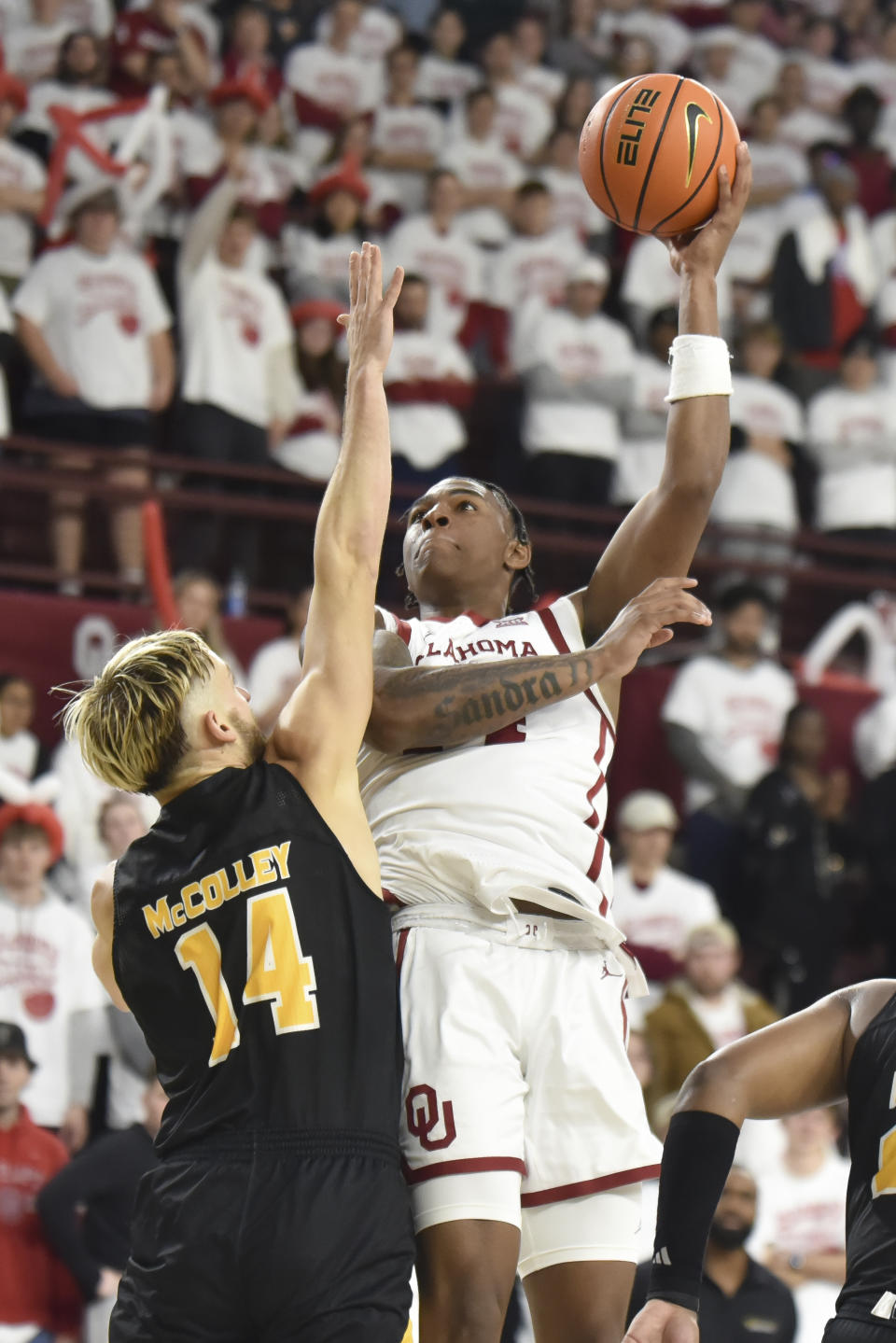 Oklahoma forward Jalon Moore, right, shoots the ball over Arkansas-Pine Bluff guard Kaine McColley, left, during the first half of an NCAA college basketball game in Norman, Okla., Thursday, Nov. 30, 2023. (AP Photo/Kyle Phillips)