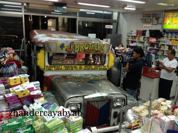 Jeepney hits Mercury Drug