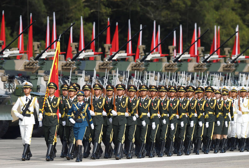 中國人民解放軍駐港部隊閱兵 (圖)