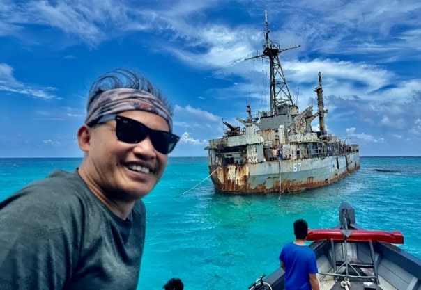 菲律賓西部軍區司令卡羅斯 ( Alberto Carlos)，偽裝成漁民前往仁愛礁進行補給任務。   圖 : 翻攝自騰訊網(資料照片)