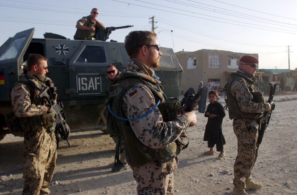 Platz 4: Auch dem Militär und der Armee wird großes Vertrauen entgegengebracht. Ebenfalls 64 Prozent der Befragten zeigten sich dieser Institution gegenüber positiv. (Bild-Copyright: NatachaPisarenko/AP Photo)