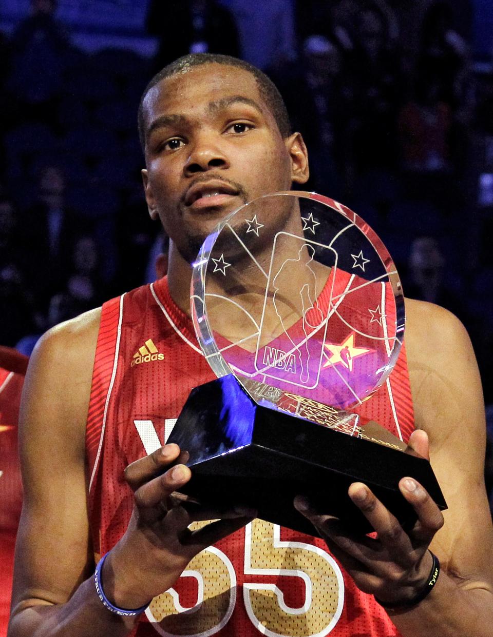 Western Conference's Kevin Durant, of the Oklahoma City Thunder, hoists the Most Valuable Player trophy following the NBA All-Star basketball game, Sunday, Feb. 26, 2012, in Orlando, Fla. The Western Conference won 152-149. (AP Photo/Chris O'Meara) ORG XMIT: DOA153