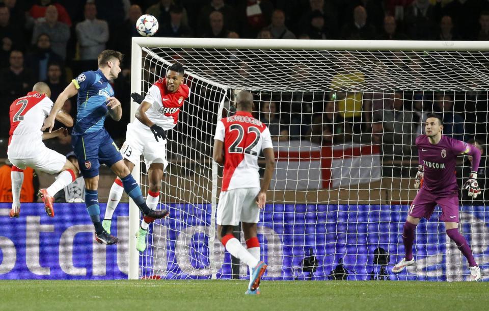 Arsenal's Olivier Giroud (2ndL) jumps high as he heads the ball against AS Monaco's (L-2ndR) Fabinho, Wallace, Geoffrey Kondogbia during their Champions League round of 16 second leg soccer match at the Louis II Stadium in Monaco, March 17, 2015. REUTERS/Eric Gaillard (MONACO - Tags: SPORT SOCCER)