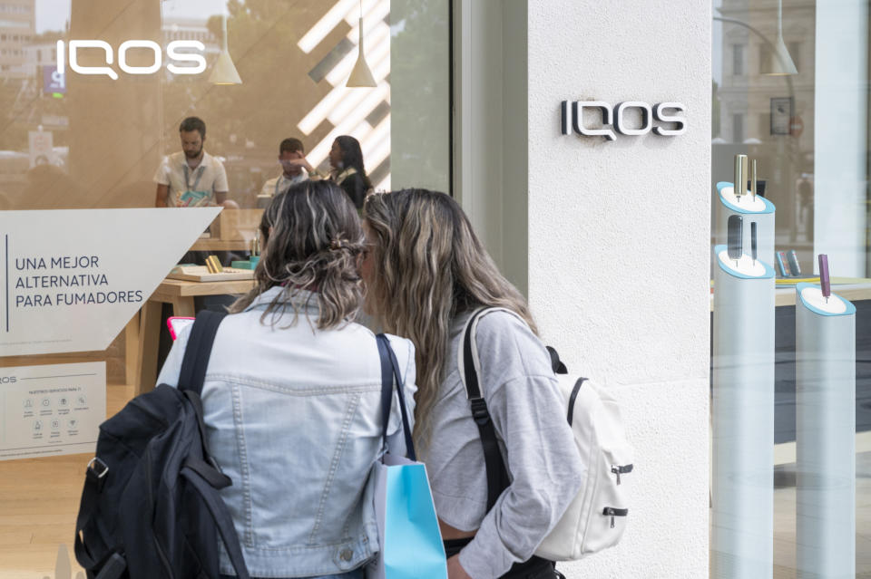 MADRID, SPAIN - 2024/04/03: Shoppers window shop at the heated tobacco and electronic cigarette products brand and manufactured by Philip Morris International (PMI), IQOS, in Spain. (Photo by Xavi Lopez/SOPA Images/LightRocket via Getty Images)