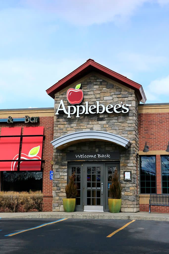 11) Applebee's