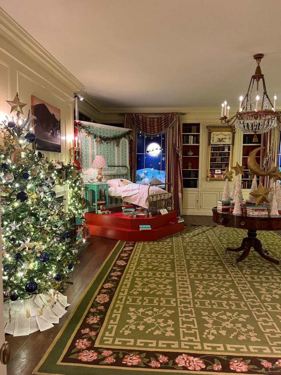 Tour White House Holiday Decorations 2023