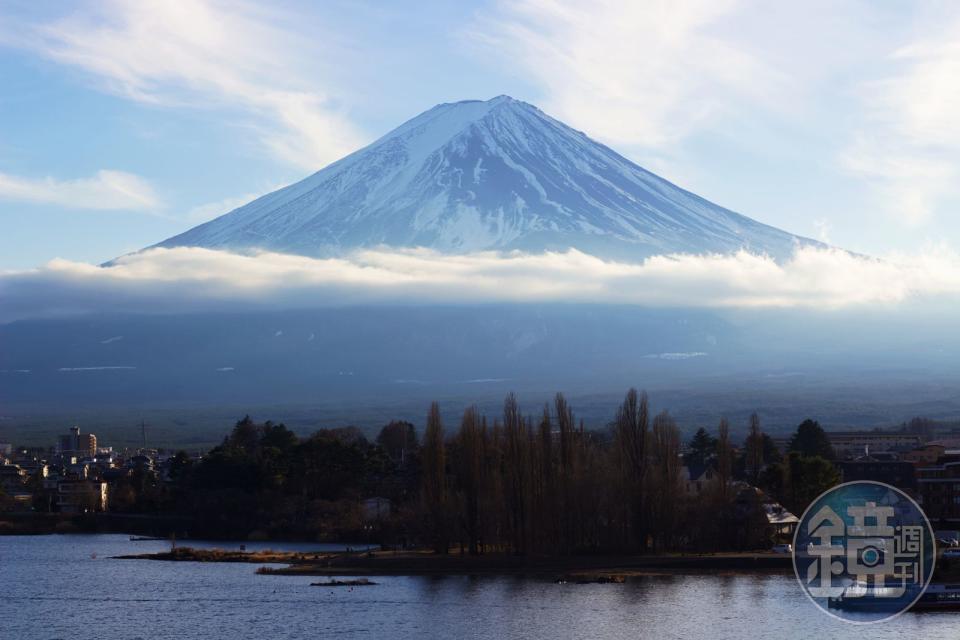 日本河口湖附近的中資飯店業者，因為協調隔壁地主砍樹不成，派人在元旦私闖別墅砍樹，甚至注射除草劑，事後還囂張地嗆警察抓不了他。（本刊資料照）