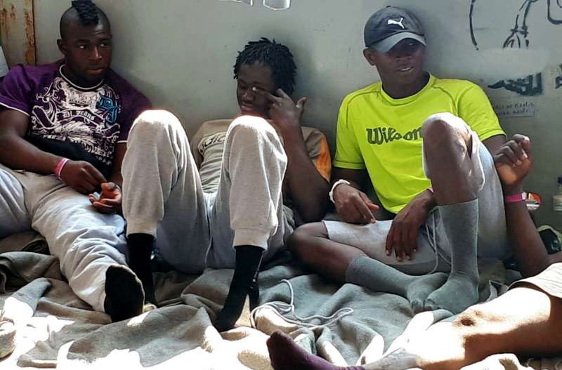 42名欲非法偷渡歐洲的難民，在拉奎特船內等候17日，卻遲遲無法獲得任何歐洲國家庇護。（AP）