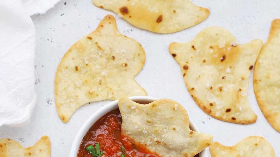 baked naan chips