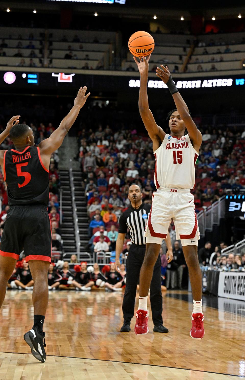 Mar 24, 2023; Louisville, KY, USA; Alabama Crimson Tide forward Noah Clowney (15) shoots over San Diego State Aztecs guard Lamont Butler (5) during the second half of the NCAA tournament round of sixteen at KFC YUM! Center. Mandatory Credit: Jamie Rhodes-USA TODAY Sports