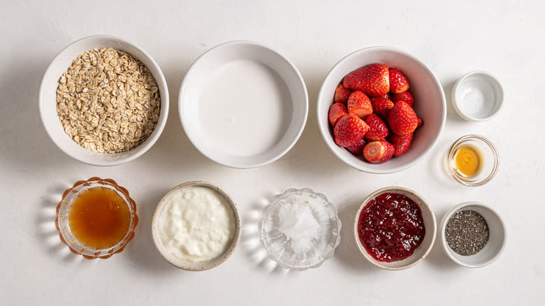 Ingredients for strawberry overnight oats