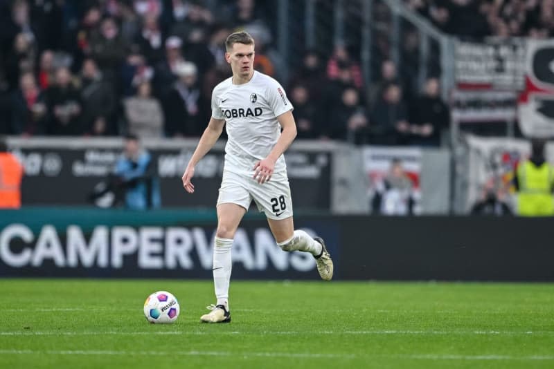 Freiburg's Matthias Ginter in action during the German Bundesliga soccer match between SC Freiburg and VfB Stuttgart at Europa-Park Stadium. Harry Langer/dpa