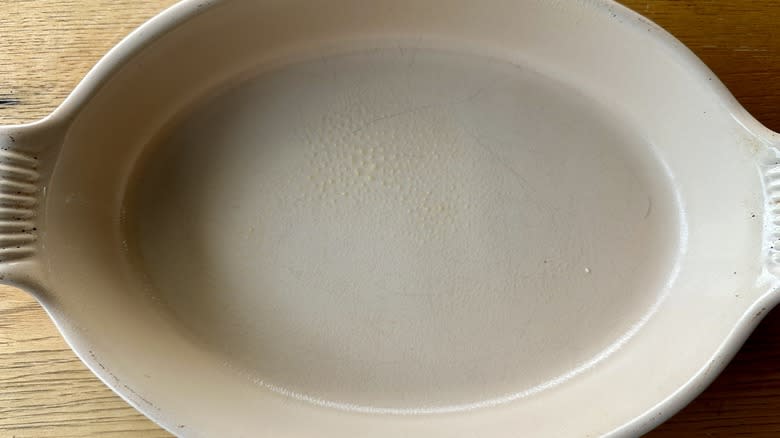 greased ceramic baking dish