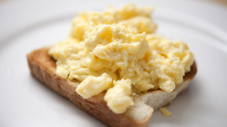 scrambled eggs on toast