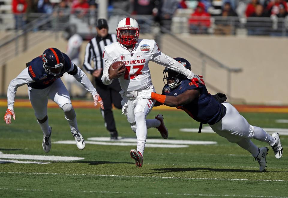 New Mexico quarterback Lamar Jordan, center, is sacked by UTSA safety Michael Egwuagu during the first half of the New Mexico Bowl NCAA college football game in Albuquerque, N.M., Saturday, Dec. 17, 2016. (AP Photo/Andres Leighton)