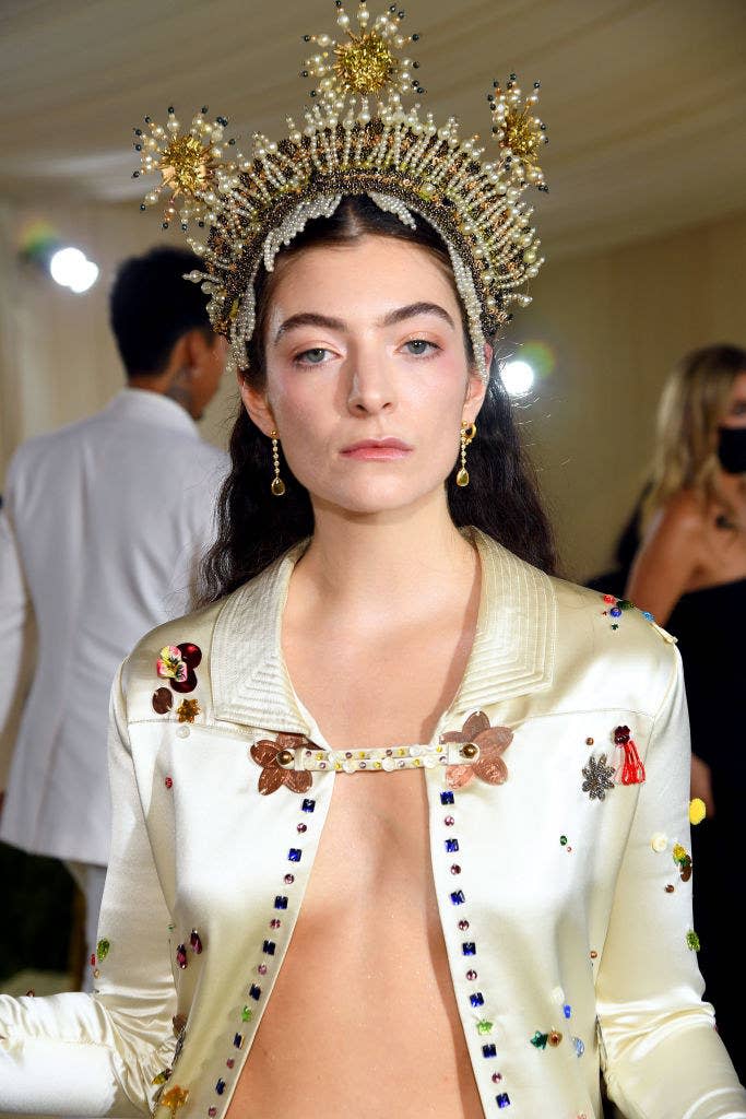 A closeup of Lorde wearing a crown at the Met Gala