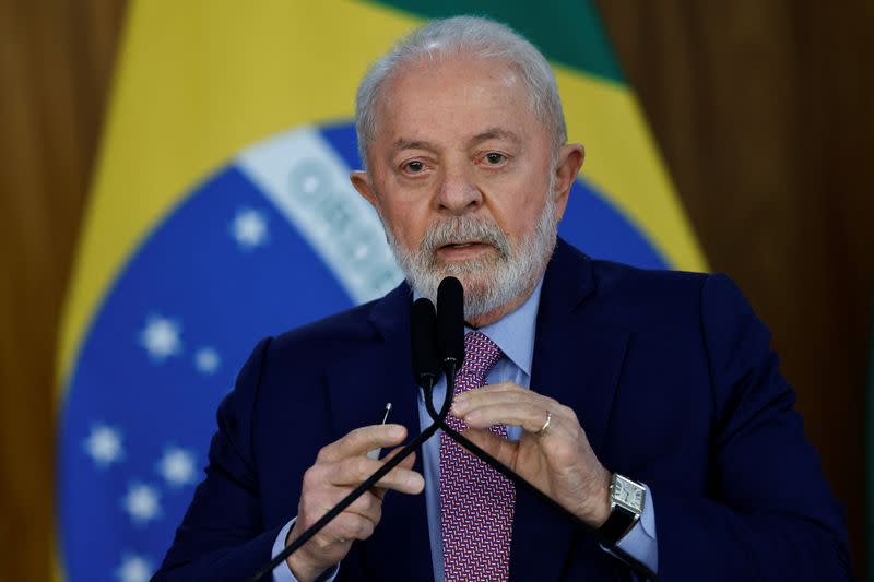 El presidente de Brasil, Luiz Inácio Lula da Silva, asiste a una rueda de prensa en Brasilia