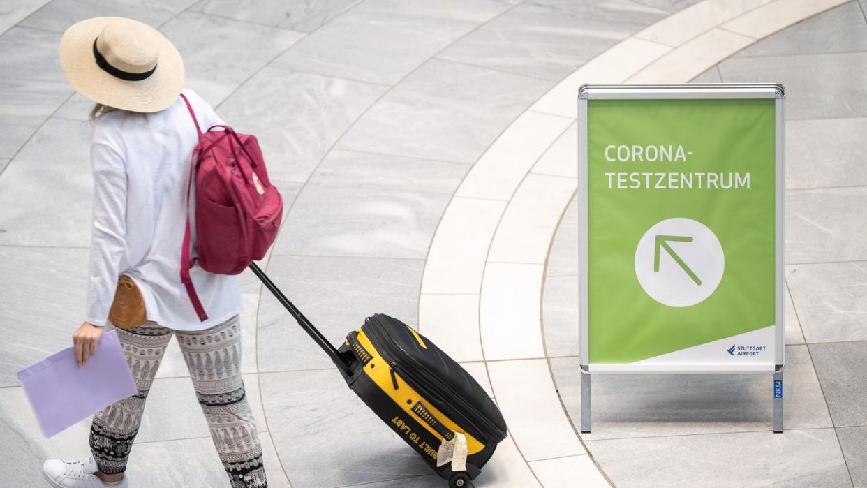 An den Flughäfen und Bahnhöfen in Deutschland können sich Reiserückkehrer auf Corona testen lassen.