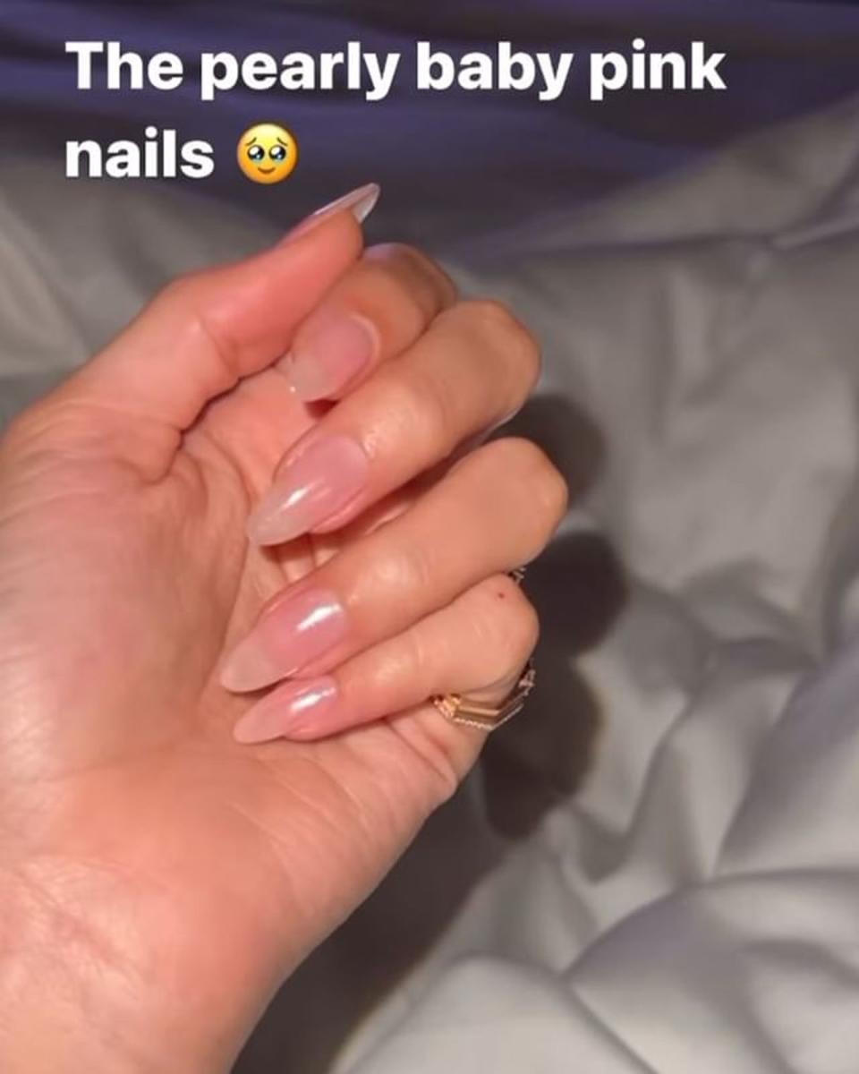 Hailey Bieber Pearly Baby Pink Nails