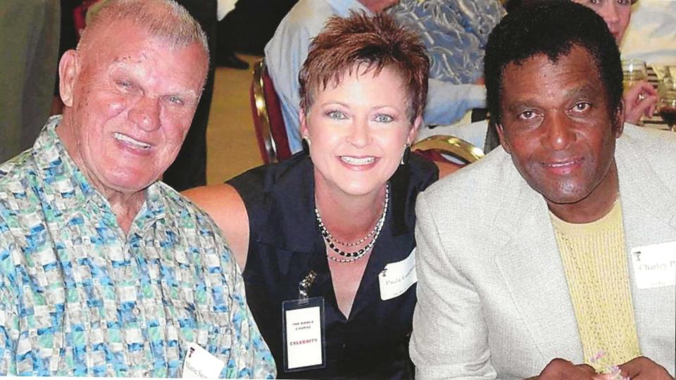 Moose Skowron, Paula Lanehart, and Charley Pride at the Rawls Course Opening Event dinner, 2003.
