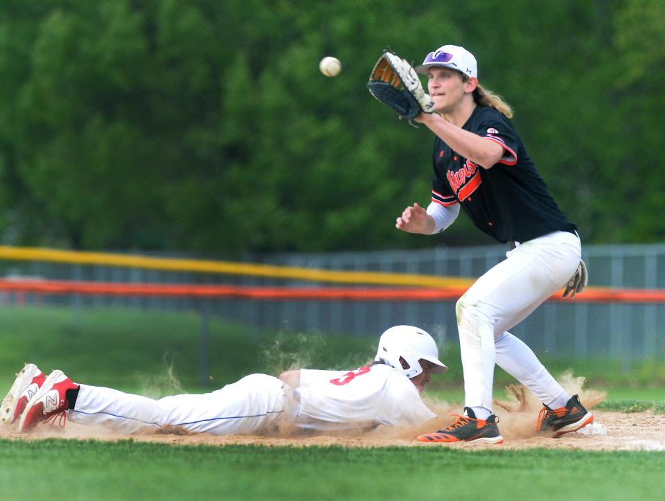 Gillespie High School's Bryce Hohnsbehn plays first base during the game Tuesday, April 25, 2023.