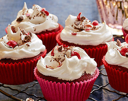 Red velvet cakes with marshmallow icing