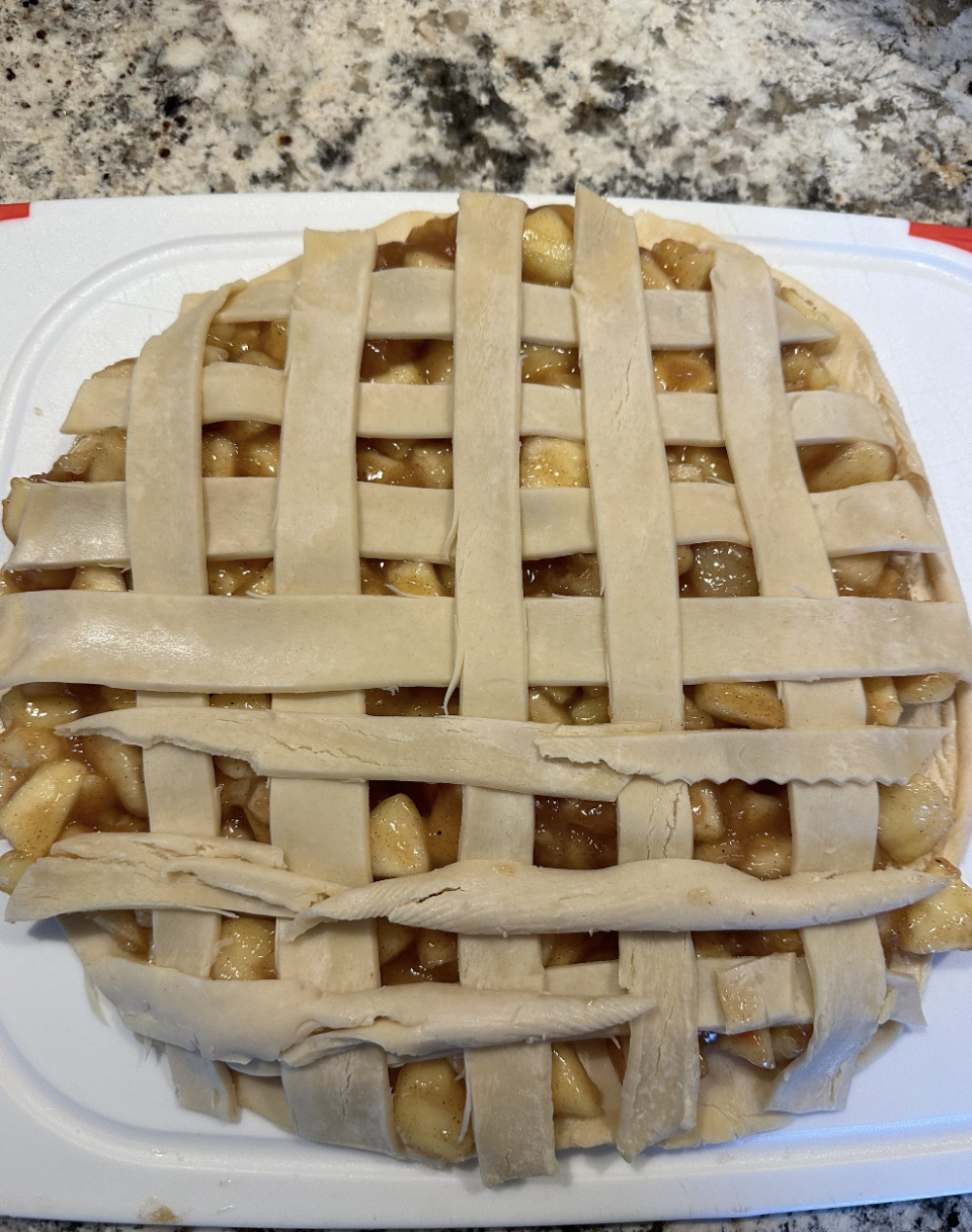 apples on a frozen pie crust