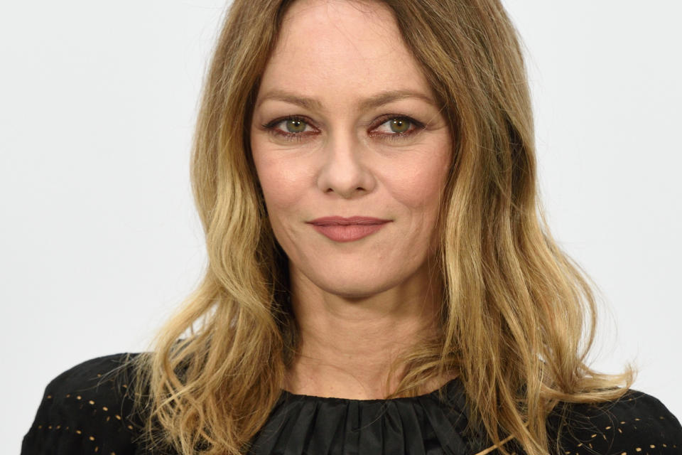 <p>Vanessa Paradis startete in ihrer Heimat Frankreich mit nur 14 Jahren eine Karriere als Popstar, ging dann zur Schauspielerei über und verzauberte auch Chanels Kreativdirektor Karl Lagerfeld, für den sie lange als Muse galt. (Bild: ddp Images) </p>