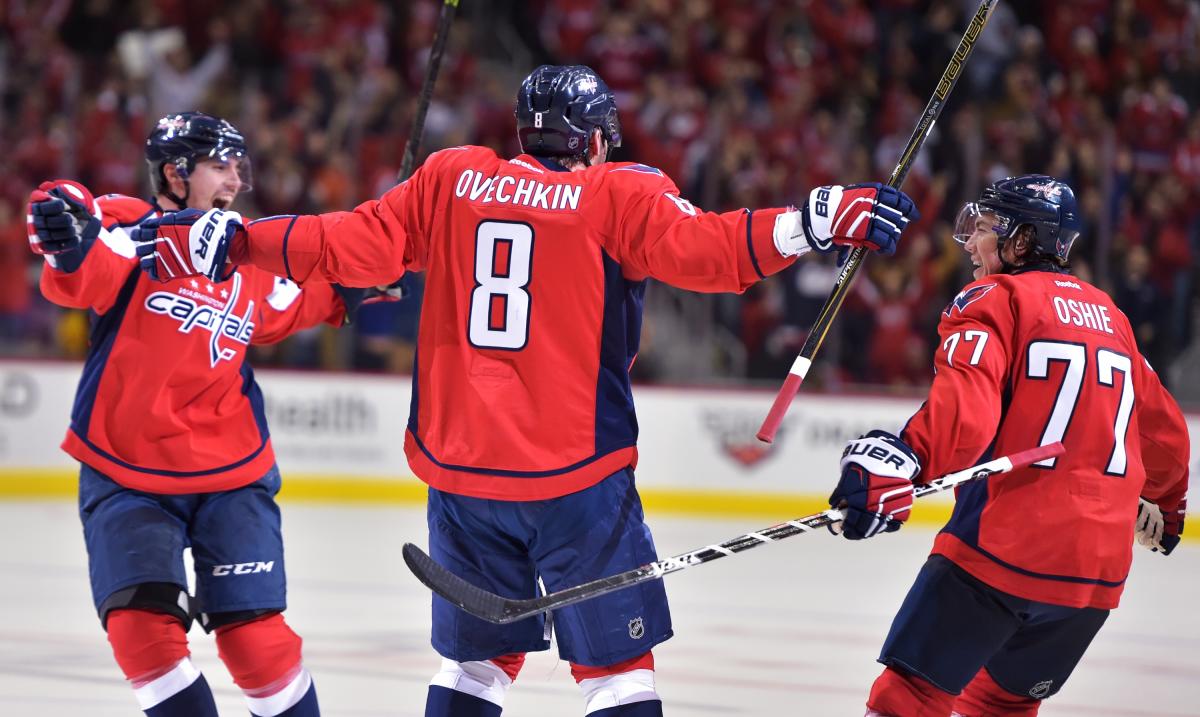 Alex Ovechkin scores his 500th career goal