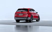 View Photos of the 2020 Audi Q7