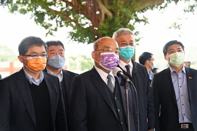 行政院長蘇貞昌25日上午視察龜山集中檢疫。（圖／行政院提供)