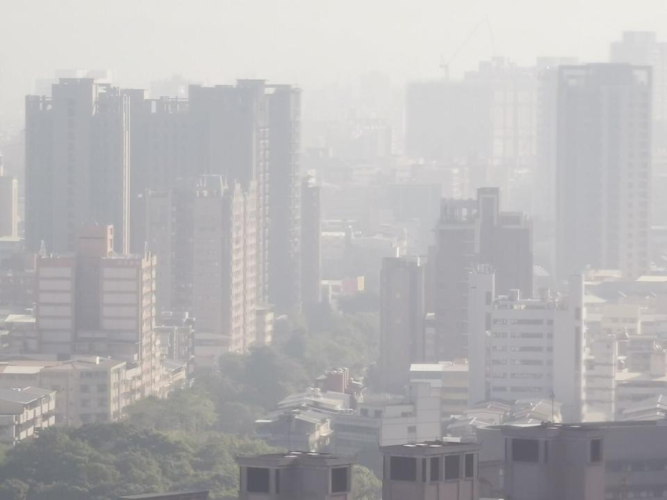 台中市的天空。   圖:取自卓冠廷臉書 