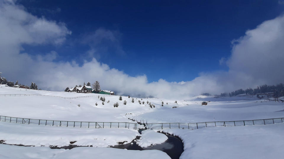 A view of the snow covered ski-resort of Gulmarg after the season's first snowfall on November 16, 2020 in Gulmarg, India. (Photo by Waseem Andrabi/Hindustan Times via Getty Images)