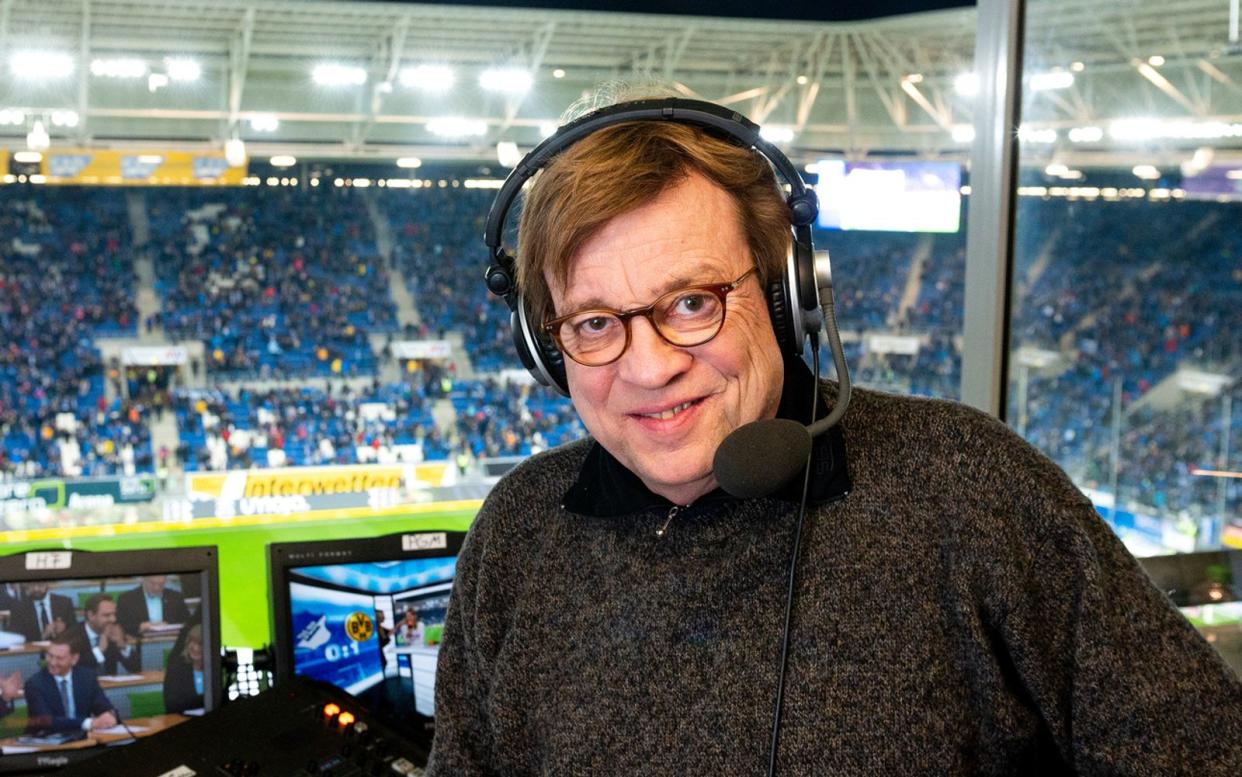 Viele Fußballfans wuchsen mit Béla Réthys Stimme im ZDF auf. (Bild: ZDF / Torsten Silz)