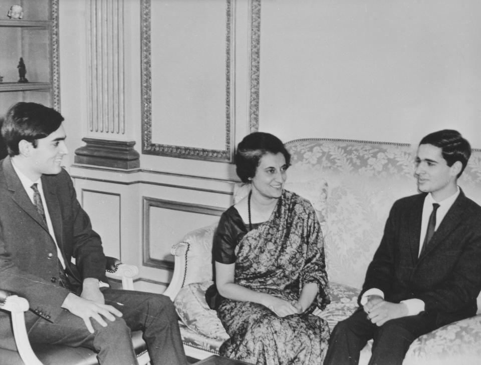 Young Rajiv and Sanjay with mother Indira Gandhi