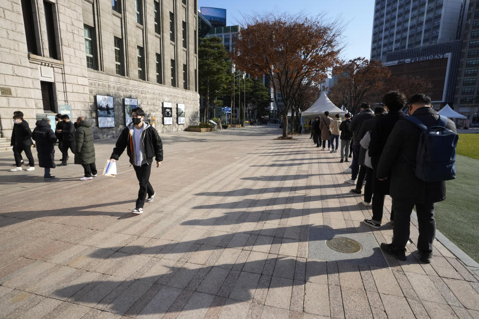 People queue in line to wait for the coronavirus testing at a makeshift testing site in Seoul, South Korea, Wednesday, Nov. 24, 2021. New coronavirus infections in South Korea exceeded 4,000 in a day for the first time since the start of the pandemic as a delta-driven spread continues to rattle the country after it eased social distancing in recent weeks to improve its economy. (AP Photo/Ahn Young-joon).