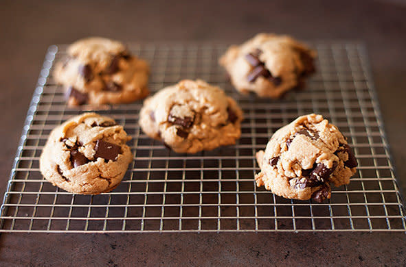 <strong>Get the <a href="http://www.bunsinmyoven.com/2012/06/13/flourless-peanut-butter-chocolate-chip-cookies/" target="_blank">Flourless Chocolate Chip Peanut Butter Cookies recipe</a> by Buns in my Oven</strong>