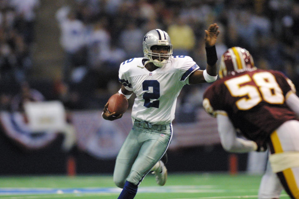 15 Oct 2001:  Anthony Wright #2 of the Dallas Cowboys tries to pass by Antonio Pierce of the Washington Redskins during the game at Texas Stadium in Irving, Texas. The Cowboys defeat the Redskins 9-7. DIGITAL IMAGE. Mandatory Credit: Ronald Martinez/Allsport