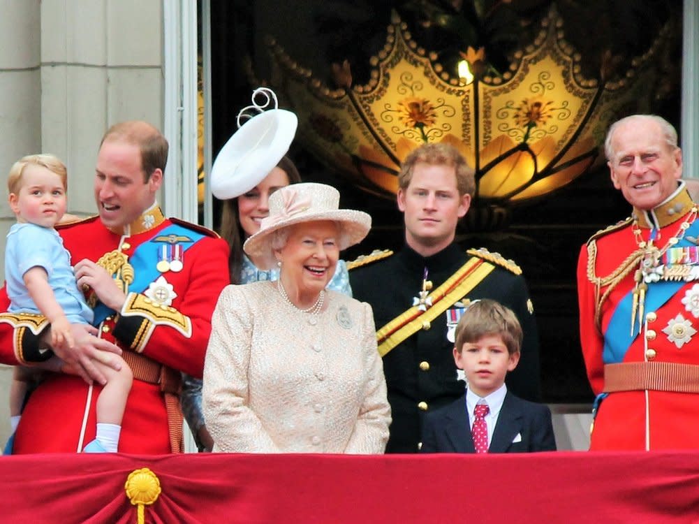 Die britischen Royals, hier noch mit Prinz Philip (r.) im Jahr 2015. (Bild: Lorna Roberts/Shutterstock.com)