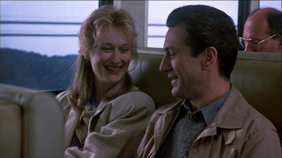 Meryl Streep y Robert De Niro en <em>Enamorarse</em>. <a href="https://www.filmaffinity.com/es/filmimages.php?movie_id=607206" rel="nofollow noopener" target="_blank" data-ylk="slk:FilmAffinity;elm:context_link;itc:0;sec:content-canvas" class="link ">FilmAffinity</a>