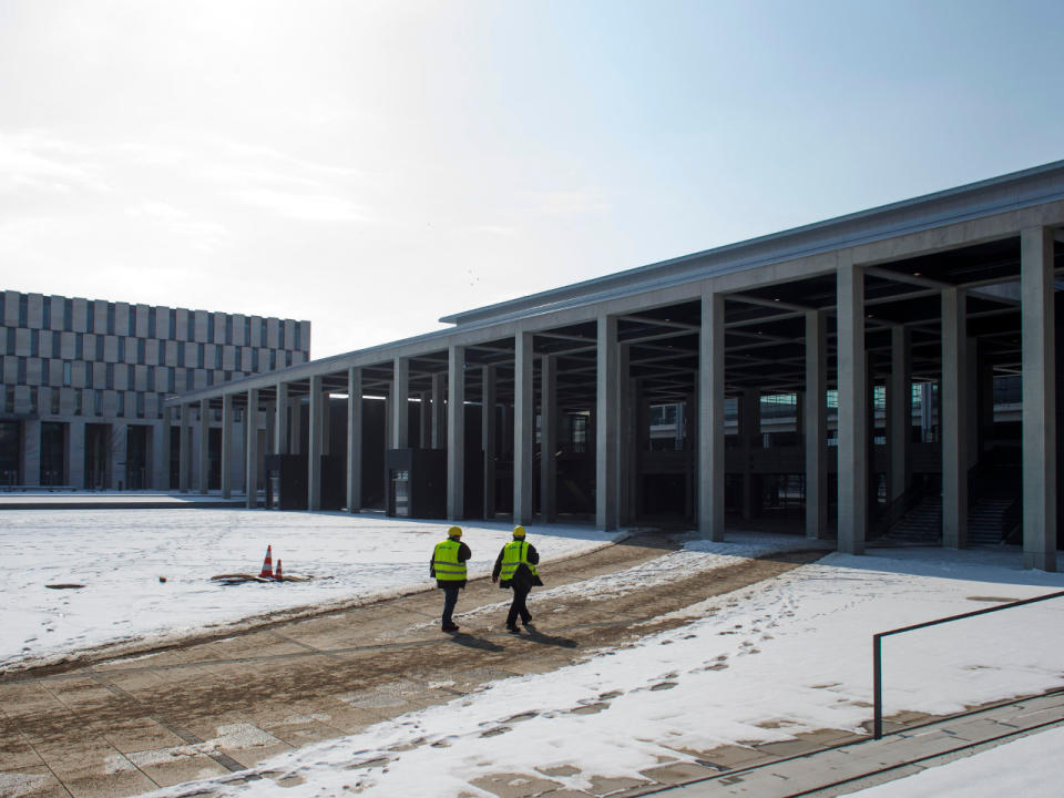 Eine Fertigstellung ist weiterhin nicht in Sicht: der Pannenflughafen BER. (Bild-Copyright: Associated Press)