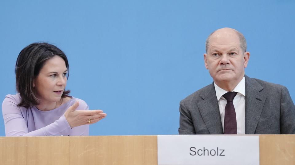 Annalena Baerbock und Olaf Scholz. (Bild: Kay Nietfeld/dpa)